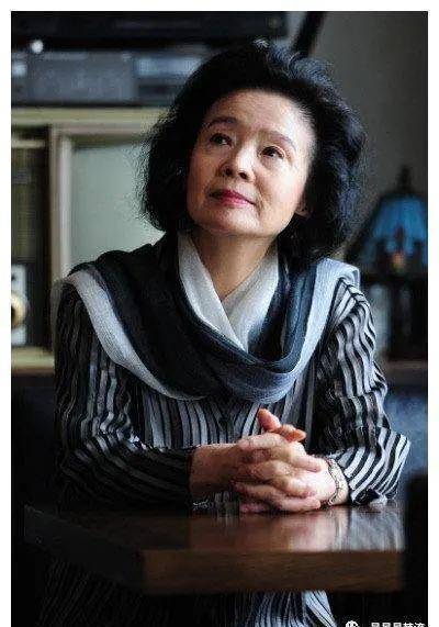 请愿文里提到,今年77岁的韩国女演员尹静姬和现在和丈夫女儿分居,在