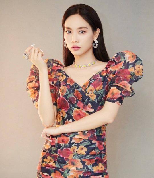 穿搭女神宋妍霏自黑?