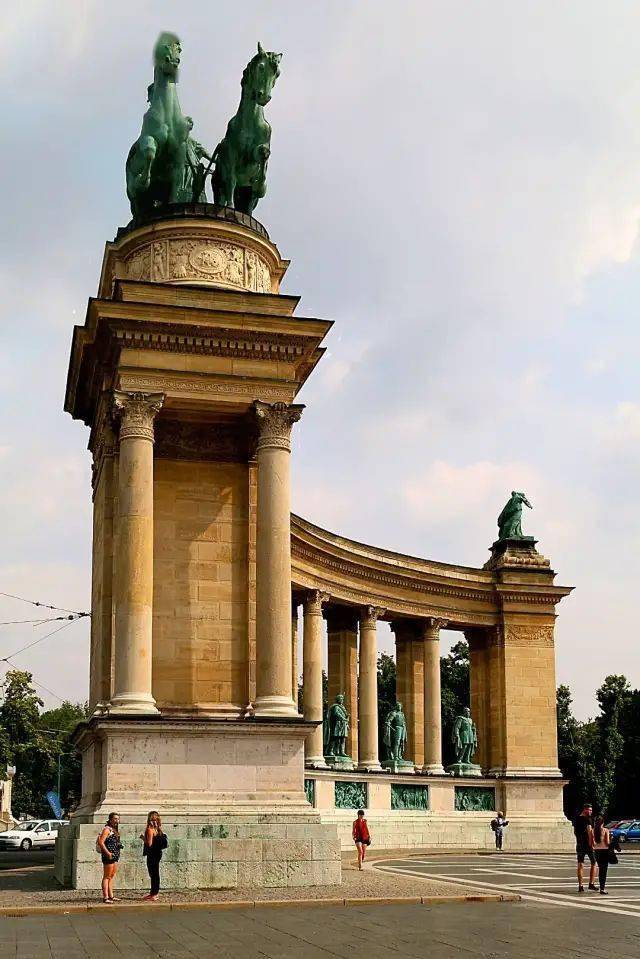 精美绝伦的"千年纪念碑"