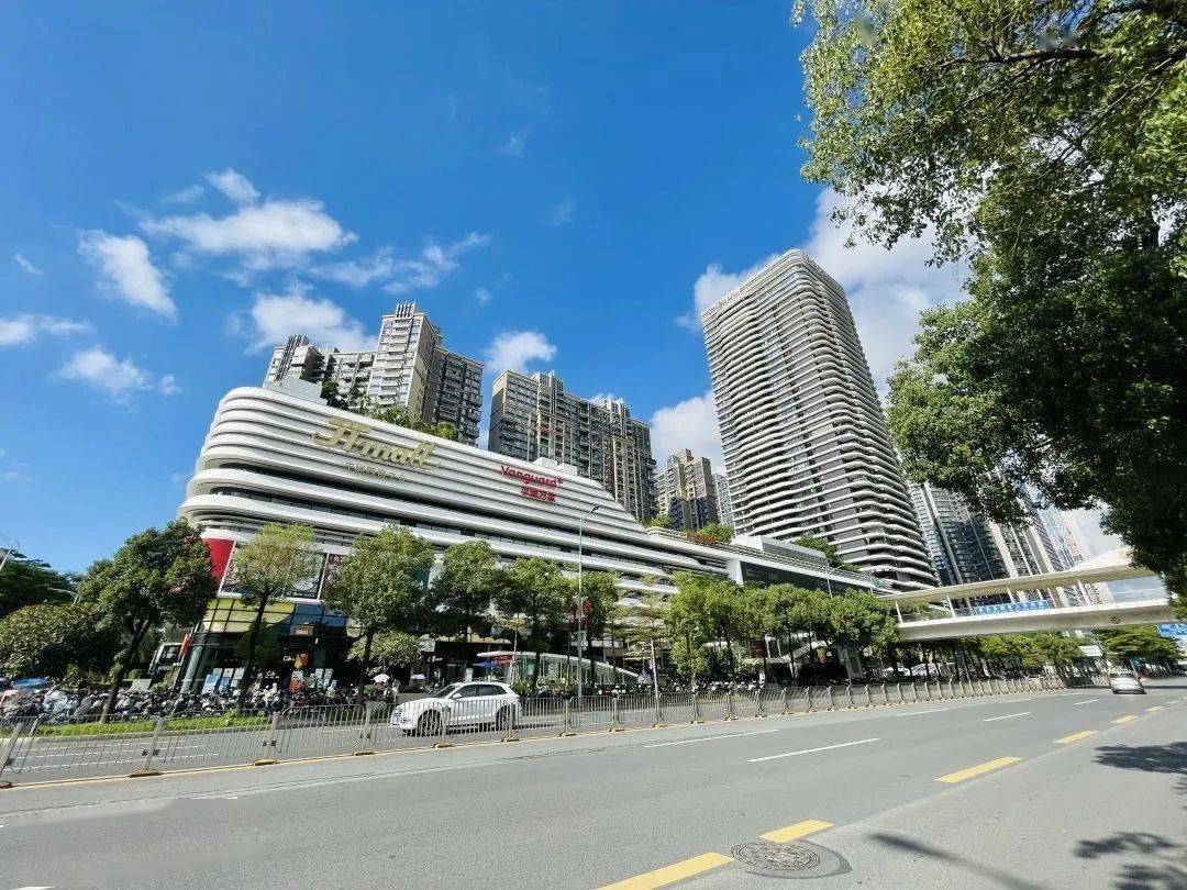 橙天嘉禾影城,春满园酒楼等集购物,餐饮,娱乐,休闲于一体中洲πmall