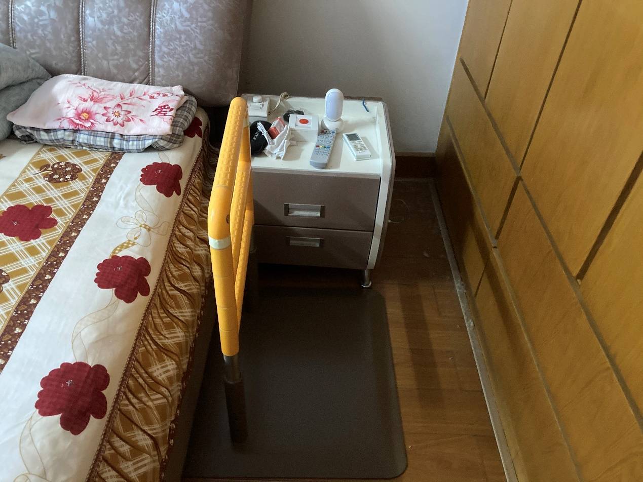 真心建议你进行居家适老化改造,危急时刻救你一命!_爷爷_装修_床头