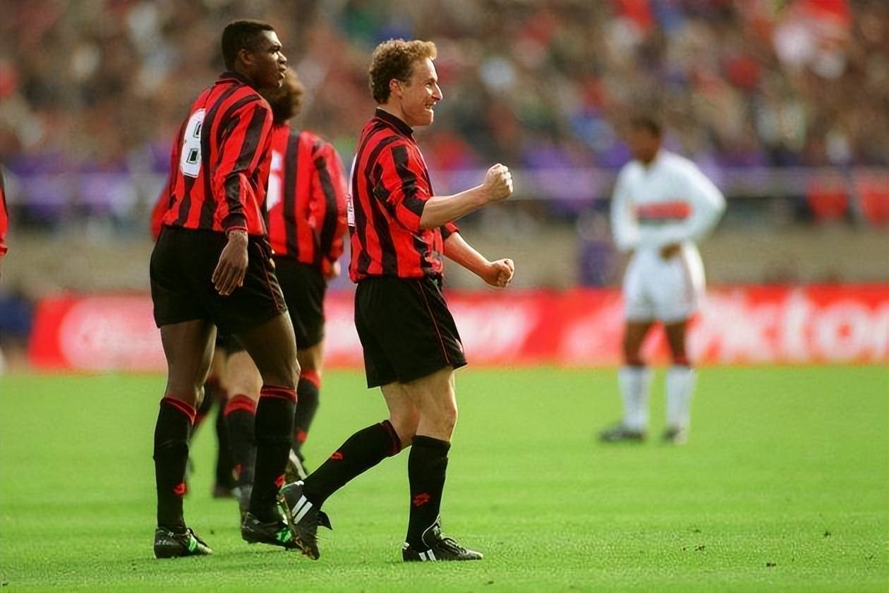 ac米兰队史今天:1993年12月12日丰田杯2-3惜败巴西圣保罗,马尔蒂尼pk