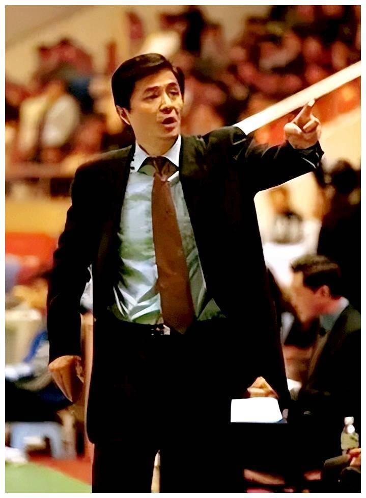 "亚洲飞人"张翔:排球生涯有心痛遗憾,娶空姐为妻现在怎样了?