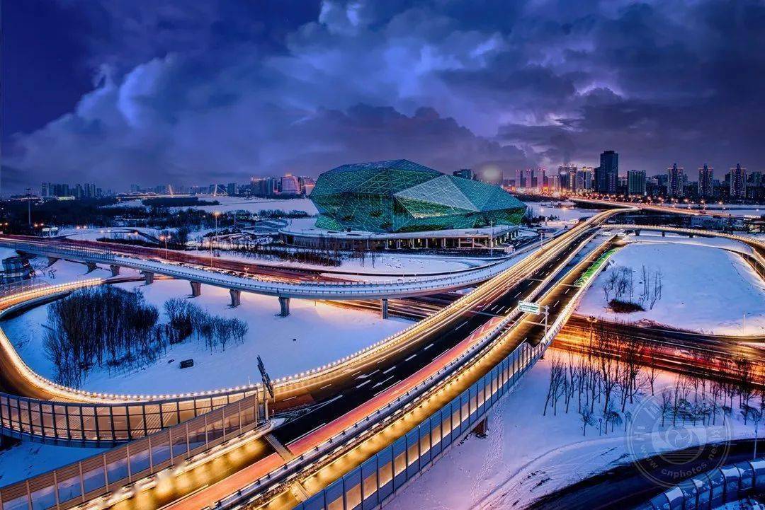 归航》(组照)竺洪尧(浙江宁波)《古镇鸟瞰》李萍(湖北宜昌)《三峡人家