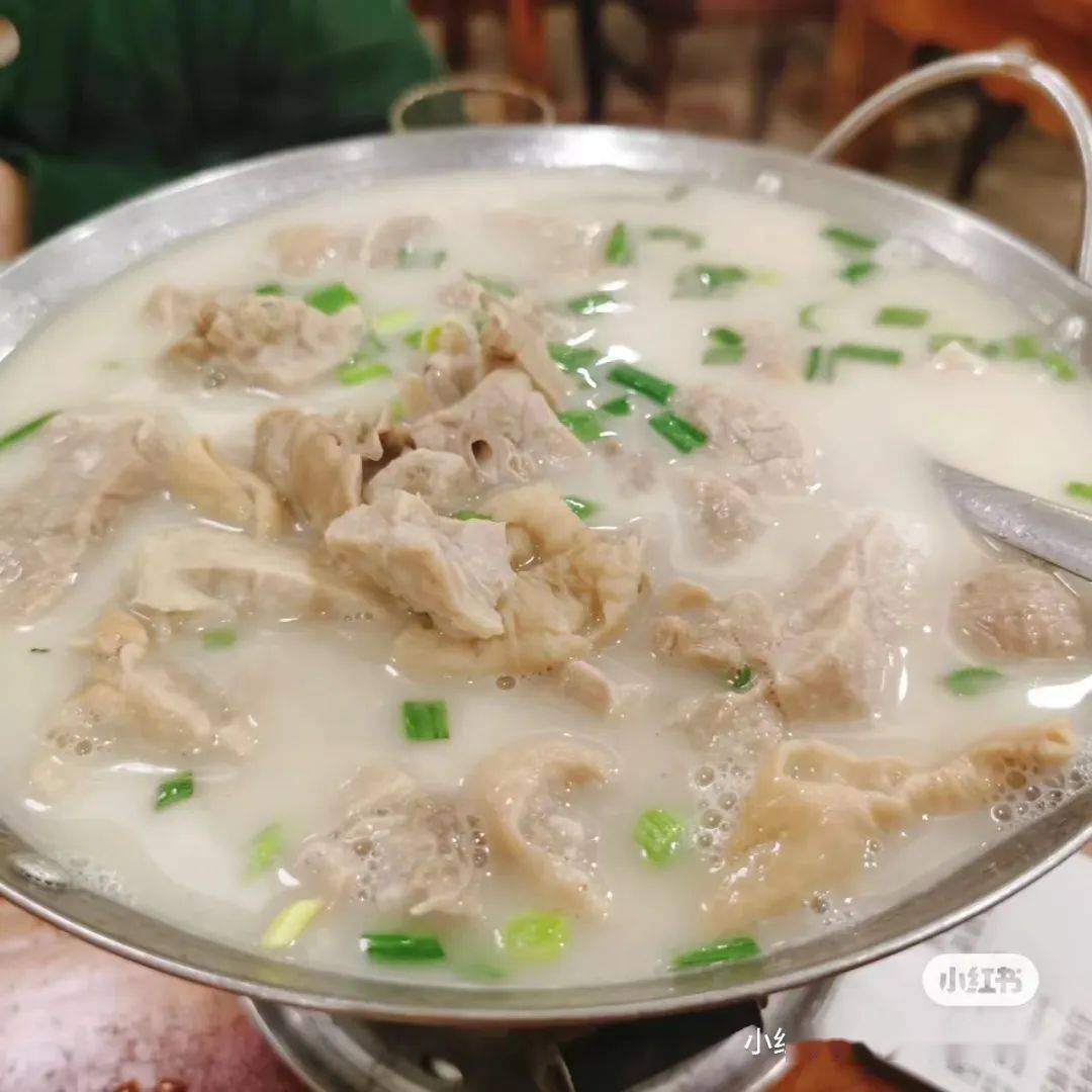 潦草快乐99外国人排挡地址:呼玛路583号推荐:大肠肺头汤,白切大肠