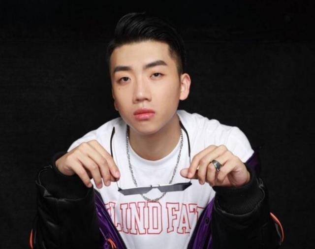 杨和苏回应被"讨薪",双方已经达成和解,这反转让人猝不及防_组合_低调