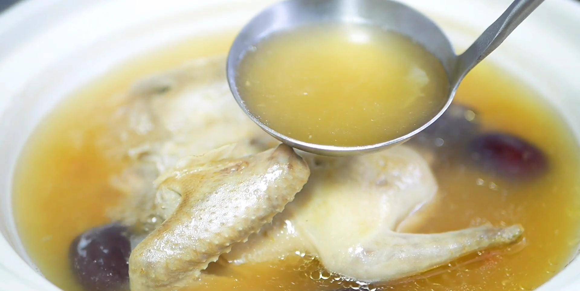炖鸽子汤,是冷水还是开水下锅,掌握这个诀窍,营养胜过三只母鸡