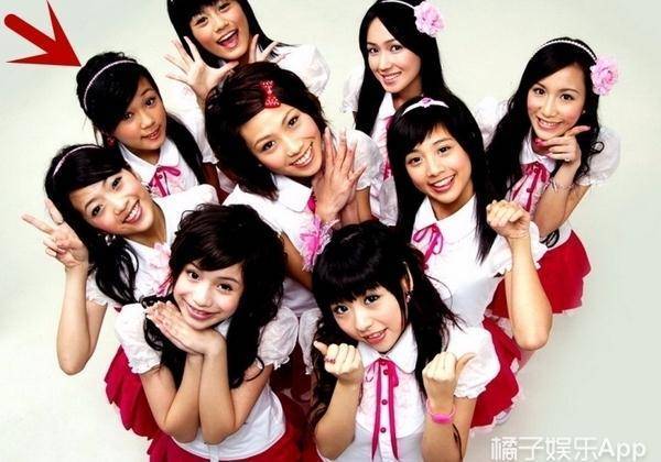 还记得黑涩会美眉里的丫头吗?她现在长这样啦!_身影_女生_橘子