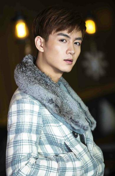 一,陈晓遇见许嵩的表妹余征瑶在父母的严格管教下陈晓的成绩也十分