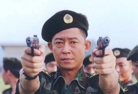 到了《刑警本色》中,王志文和李幼斌飙戏,适合反派长相的王志文塑造了