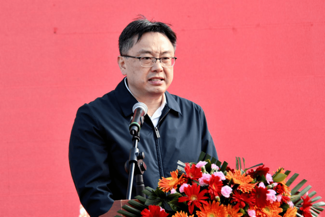 周少兵在投产仪式上致辞,代表江铜集团对清远市委,市