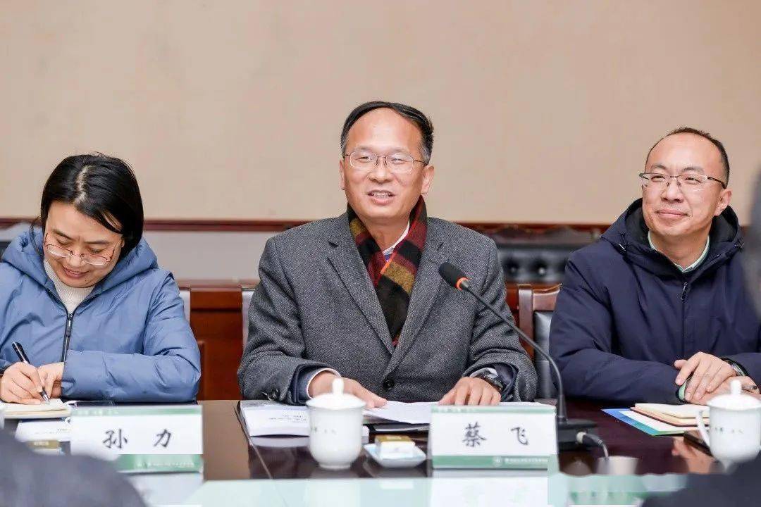 汇报会上,蔡飞对专家组的到来表示热烈欢迎,对各位专家长期以来给予我