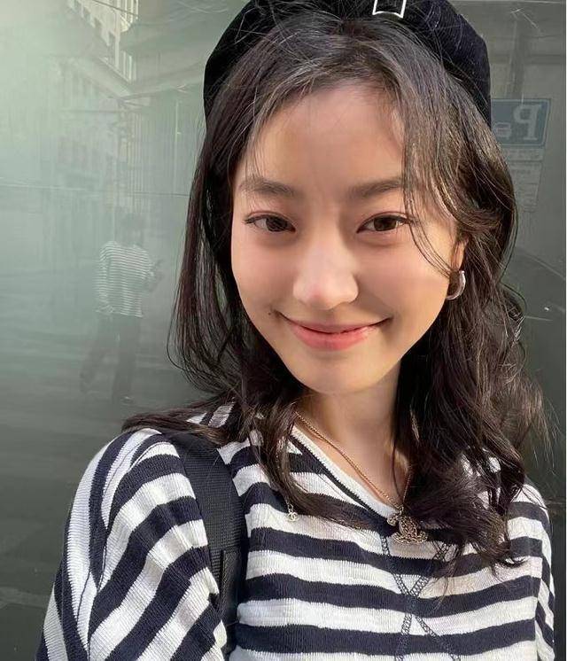 阚清子用八年教会纪凌尘,现任女友晒近照,网友:心疼阚清子_照片_云希