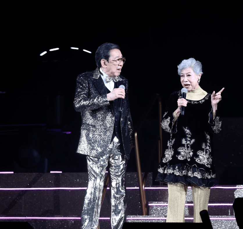 90岁胡枫与88岁罗兰牵手跳舞!网民大赞很甜蜜_修哥_网友_气质