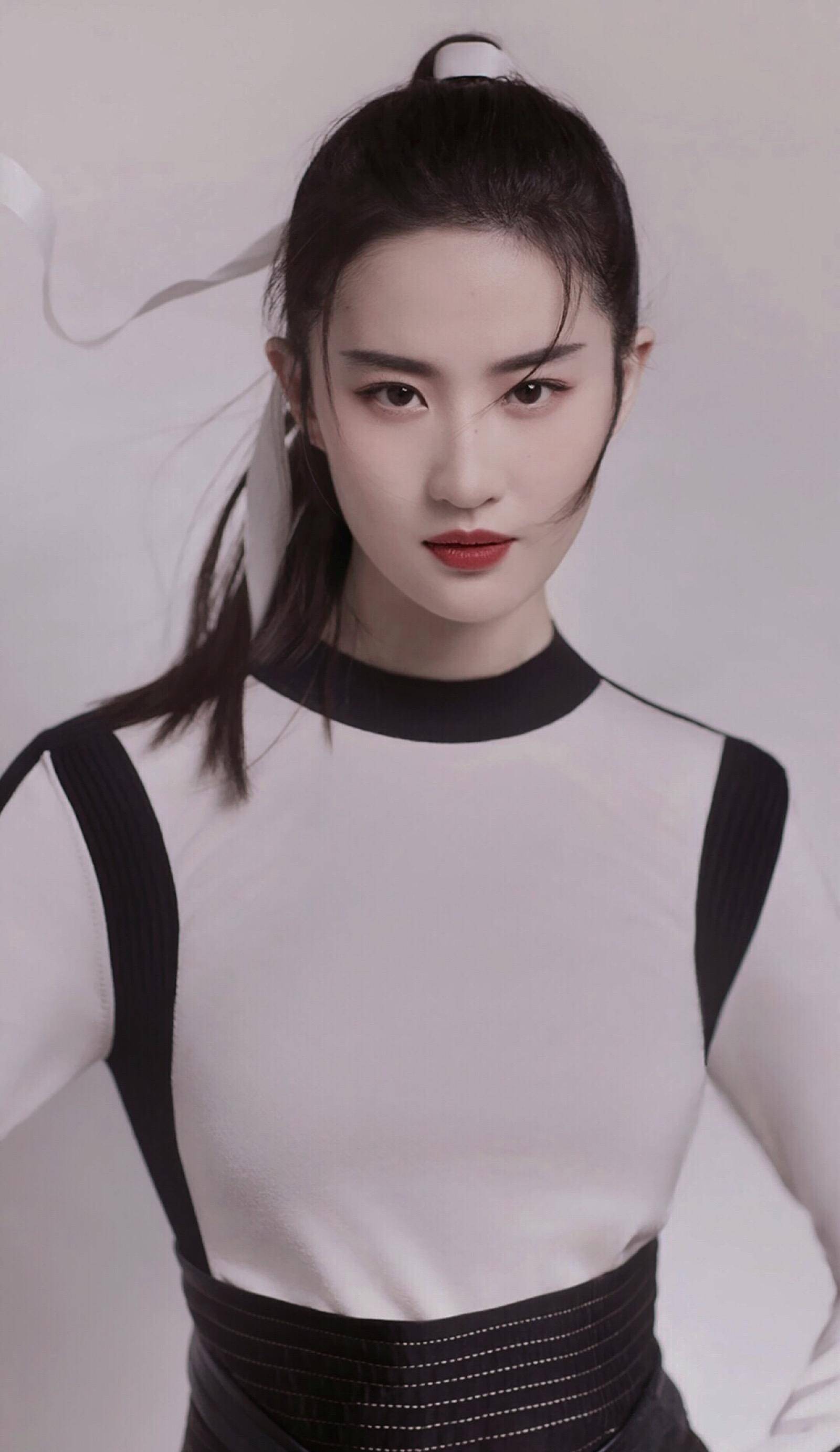 33岁刘亦菲忽胖忽瘦,被网友喊话漂亮,没多久晒出自己的马甲线_仙女