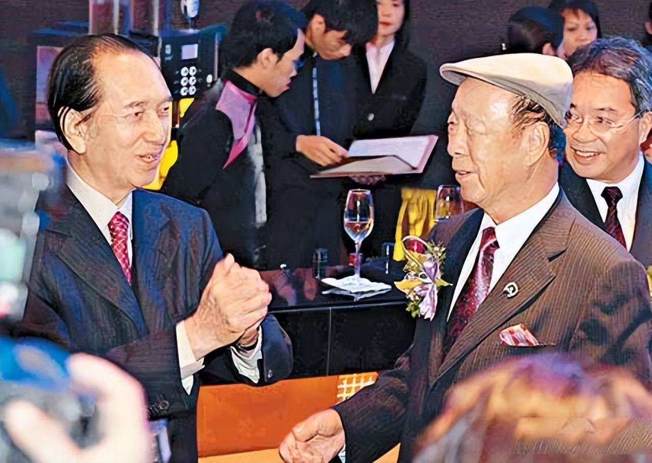 澳门前后两任赌王,何鸿燊90多岁已坐轮椅,吕志和却依然身体健康