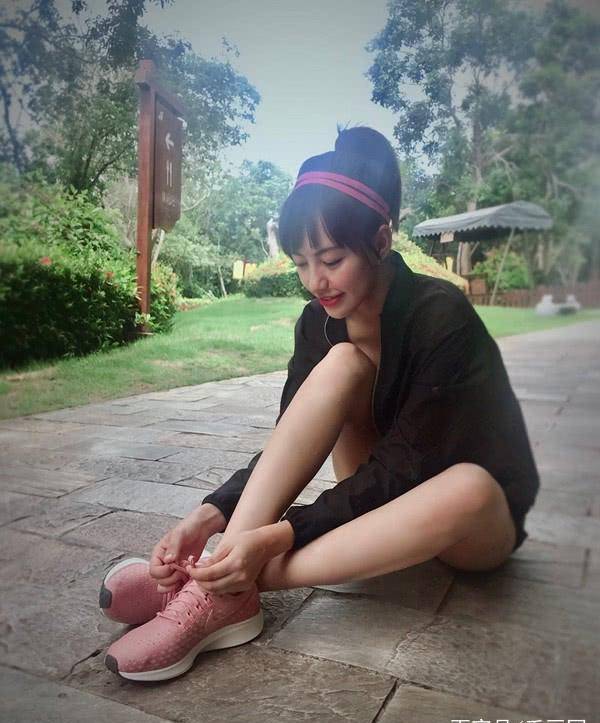 焦曼婷晨跑秀身材,焦恩俊担忧,上演"有一种冷叫你爹觉得你冷"_老父