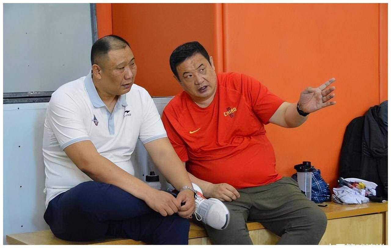 25分惨败后,王晗被喊下课,执教能力真不如巩晓彬,临场指挥太差!