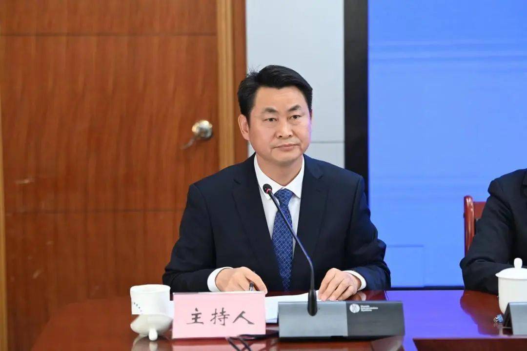 徐晓玲省疾病预防控制中心主任,主任医师 刘志荣省卫生健康委党组成员