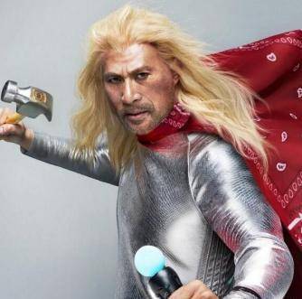 徐锦江给儿子设计的衣服,处处透露着"霸气",太可爱了_徐菲_字母_欧阳