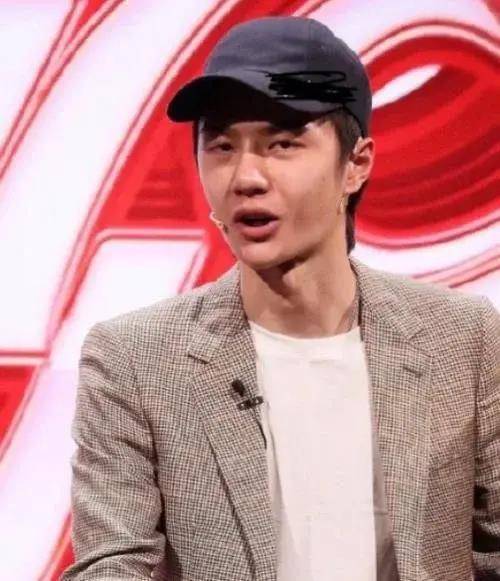 王一博离开了百万打光师,面色憔悴法令纹太深,粉丝看完纷纷取关_大图