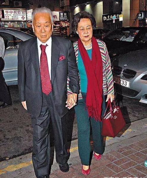 香港百亿富豪许世勋与世长辞明星儿媳李嘉欣未见现身殡仪馆_许家