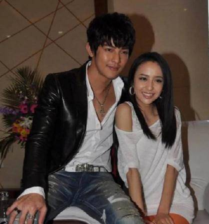 汪东城喝茶解油腻,粉丝响应换头像,他和佟丽娅的昔日关系成焦点_偶像