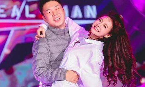 沈梦辰七夕晒照,疑似杜海涛求婚成功,看了送的礼物网友酸了_照片_玫瑰