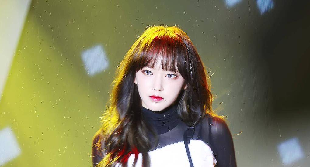 曾经是王一博伴舞,后搭档孟美岐出道,凭一己之力养活了全团_程潇_中国