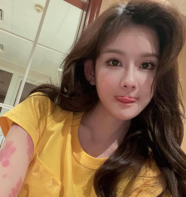 网友贬损王岳伦,网红花珊珊劝说:别拉踩了,我确实不认识他_回应_衣品