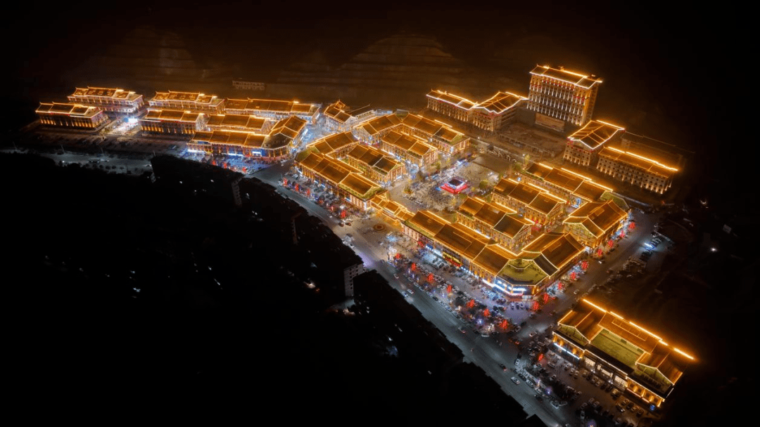 中国茶具城步行街位于泉州市德化县三班镇,规划建设面积1200亩,由专业