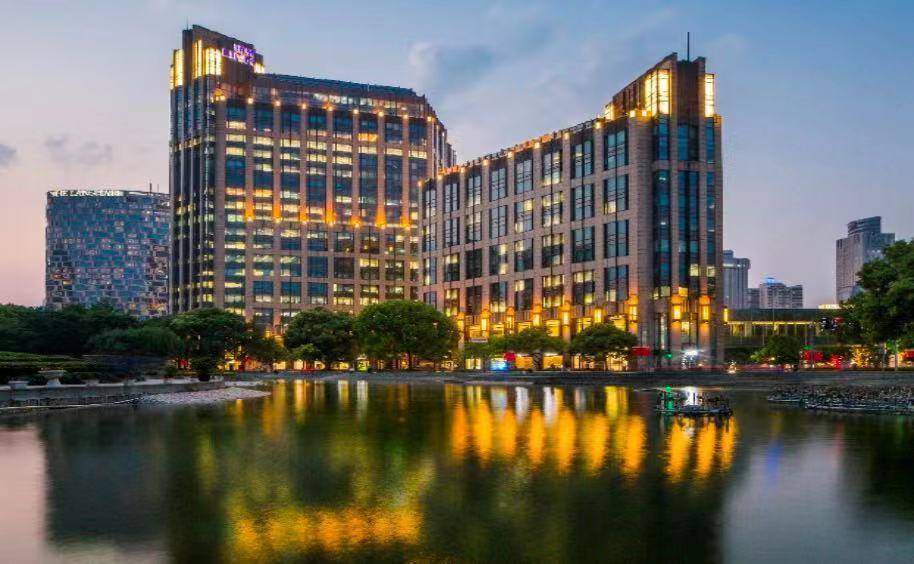 新天地cbd领展企业广场全新装修带家具名企拎包办公198|246|450平