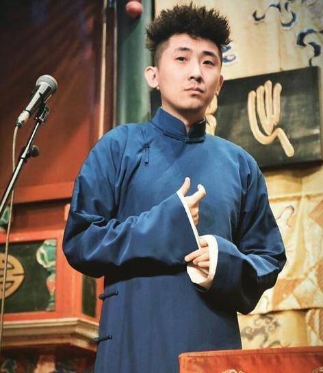 台上尚九熙,台下尚文博,你怎么能怀疑一个艺术生不懂浪漫?