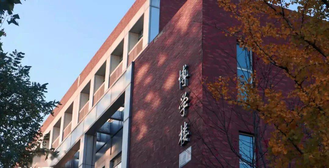 去找寻首经贸校园的光影杰作现在小编与你一起成群结队的光影交错校园