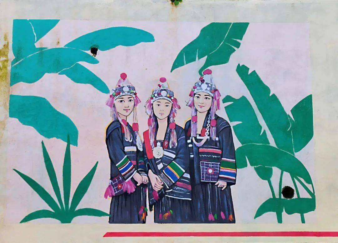 景洪市布荷大寨村:彩绘哈尼文化墙 传递民族团结情_建设_群众_村民