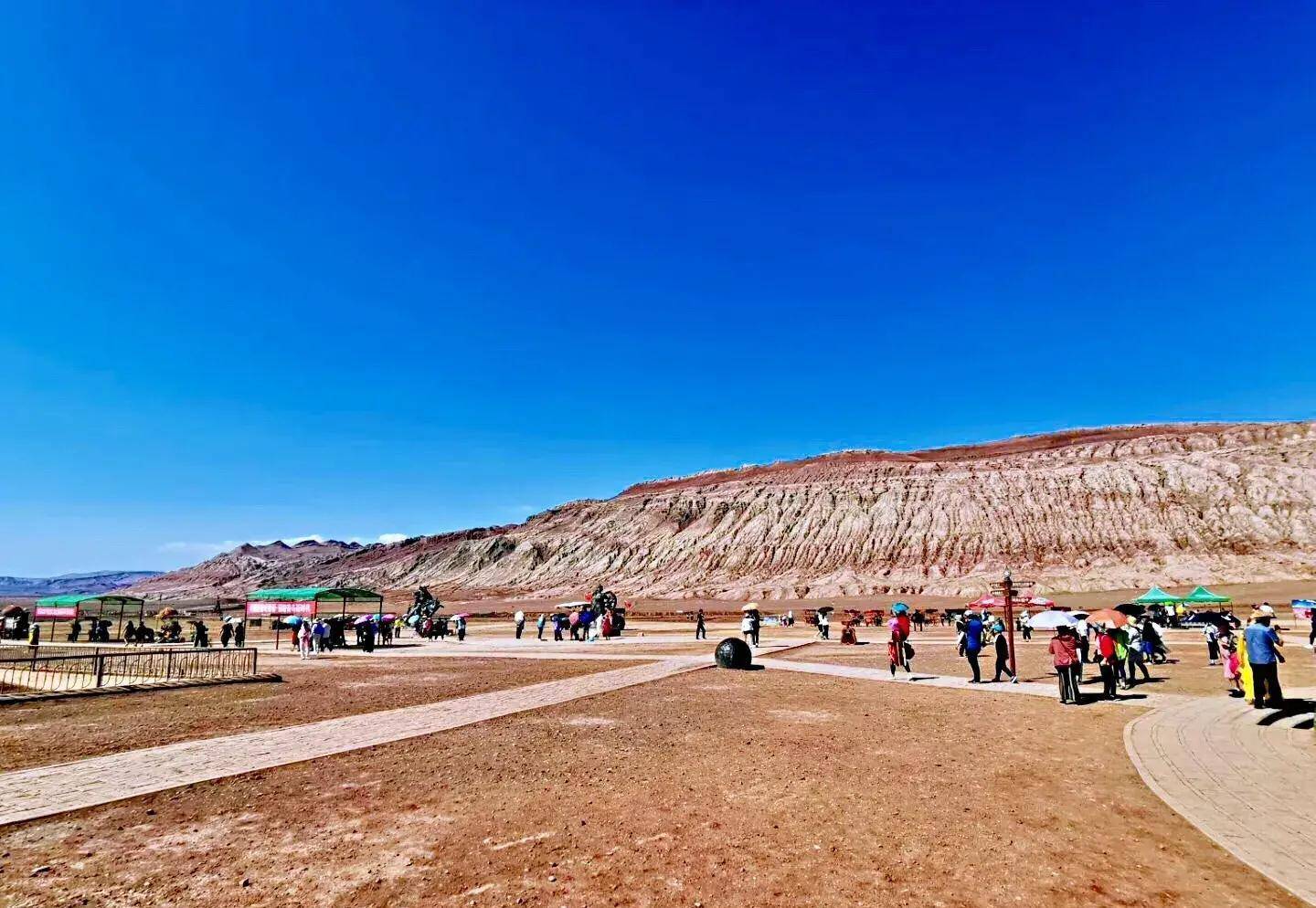 新疆火焰山,中国最热的地方,真的可以在沙里烤鸡蛋吗