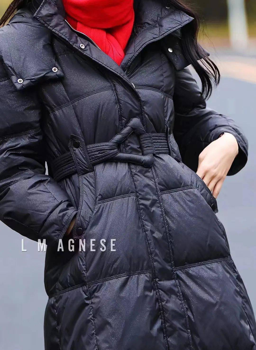 无论与什么颜色搭配皆宜,黑色,包容一切的颜色,mermaid百搭通勤范羽绒