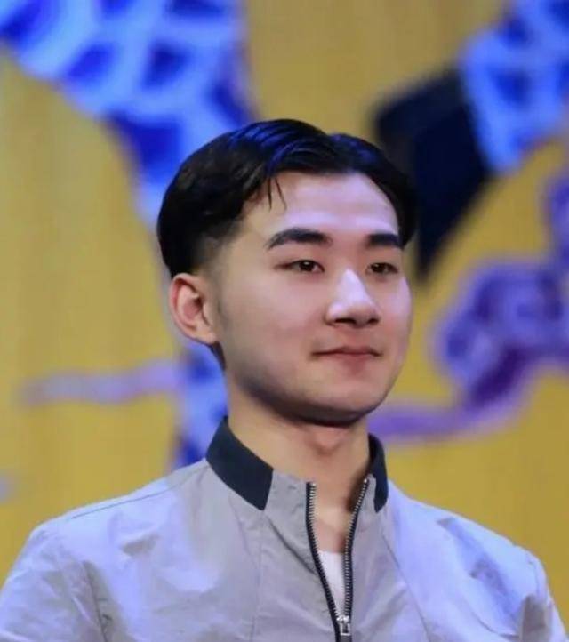 德云社郭德纲,陶阳现身天德,深夜同车离开,麒麟剧社要有大动作_演出