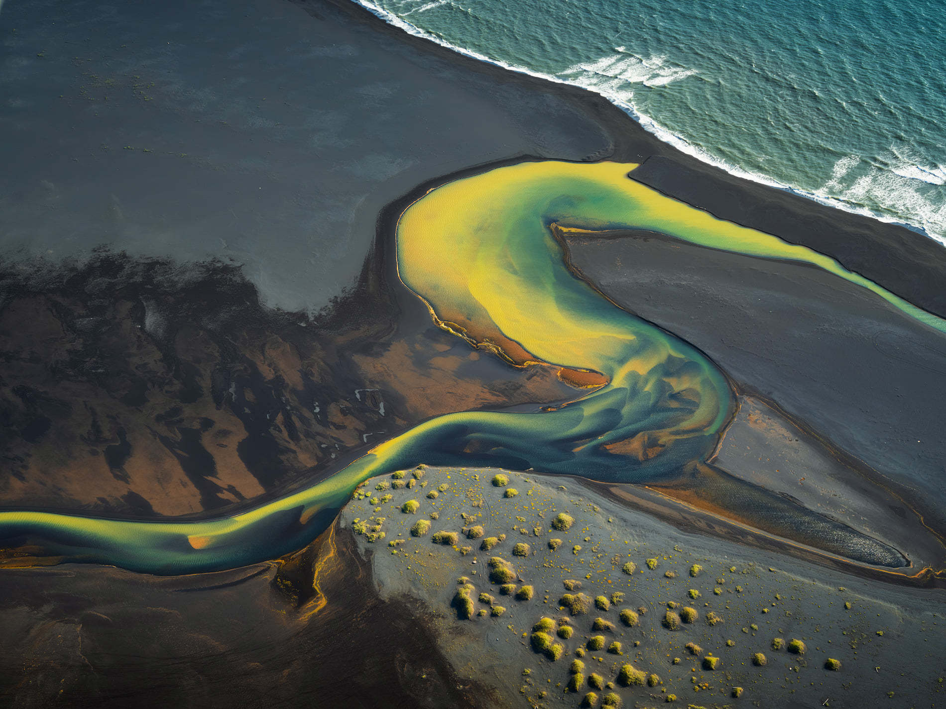 摄影图片欣赏:抽象的冰川河流_iurie_高空_沉积物