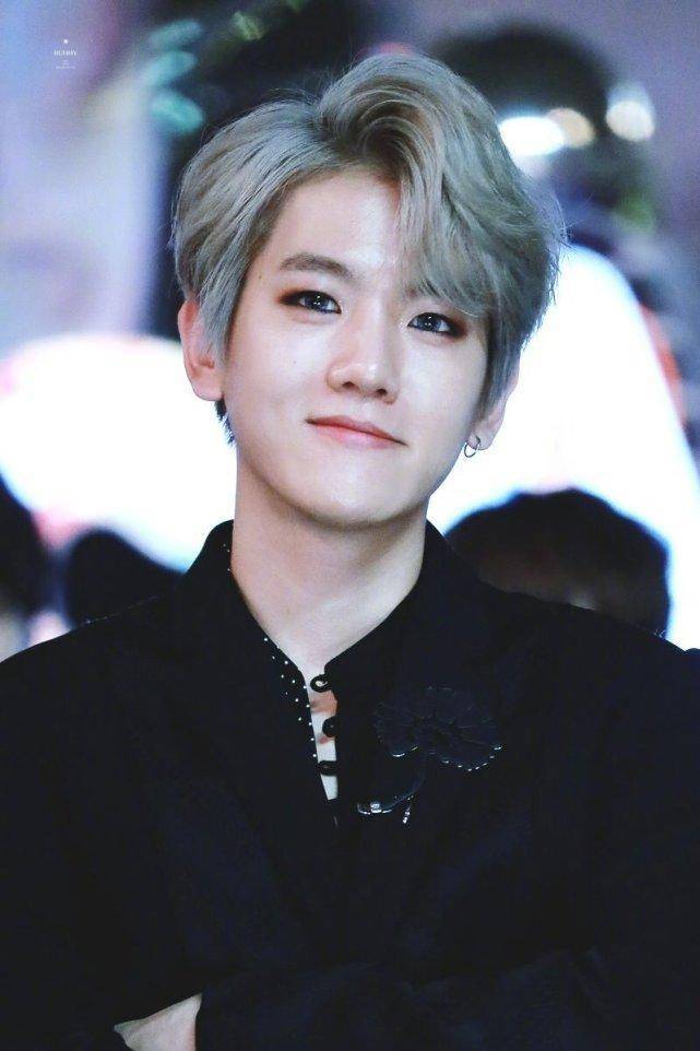 exo边伯贤深夜出镜向粉丝道歉声音沙哑,称看金钟仁节目很触动_专辑