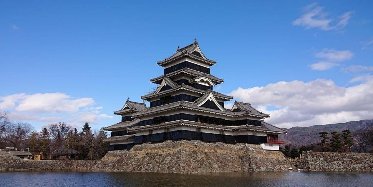 日本长野一日游|善光寺,黑色天守阁松本城,超好吃的金黄咖喱饭_松本市