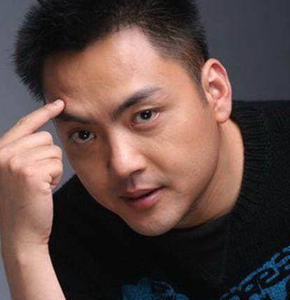 香妃走了18年他年年祭拜,如今48岁至今未婚_朱宏嘉_刘丹_剧中
