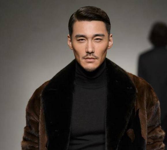 看到胡兵的近照,不禁会想起郭德纲的那句话"你再不老,我们就疯了!