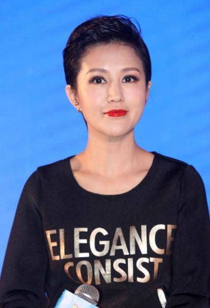 有种"整容"叫没了妆的鲍蕾,看到素颜照后,陆毅眼光有点"谜",为何?