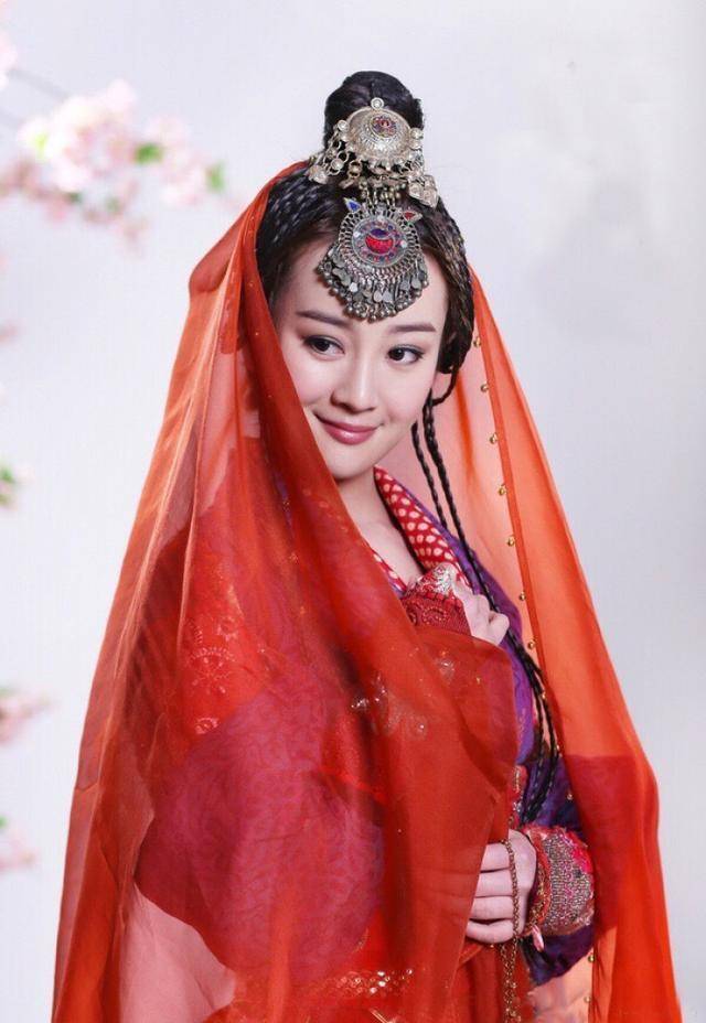 西域风情的古装美人,佟丽娅垫底,赵丽颖不如李沁,她惊艳众生!