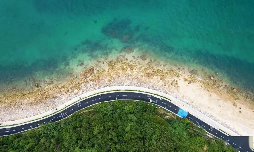 海南省在建环岛旅游公路,预计明年6月完工,路线总长1429