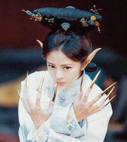 看看35年前的妖精妆容,从衣饰到眼神个个堪称经_造型_角色_剧中