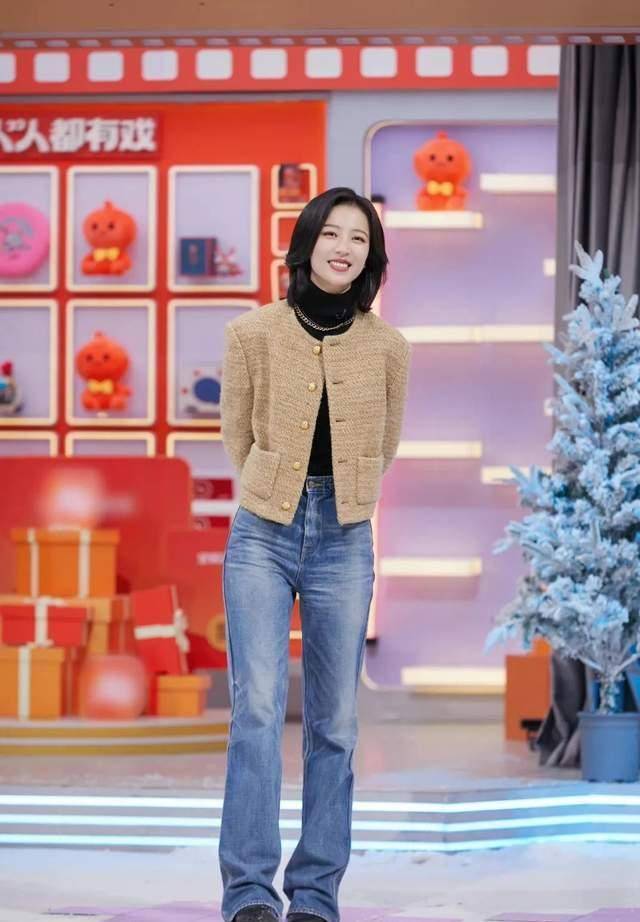 穿搭红榜刘雯张婧仪高级感穿搭,张嘉倪风波后惊艳现身_活动_look_造型