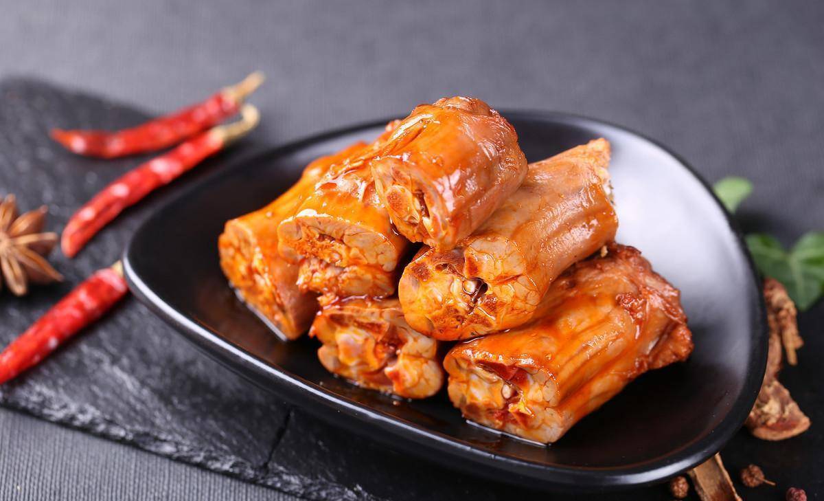 类食品(主要是鸭脖,酱板鸭,包括酱鸭翅,酱鸭脖,酱鸭拐,酱鸭掌,酱鸭舌