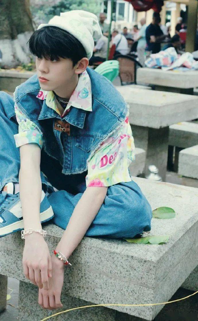 左航美图:左航混血感美颜rap担!_壁纸_头像_表情